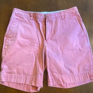 Mens Vineyard Vines faded red/light pink 8 inch inseam shorts. Size 35.